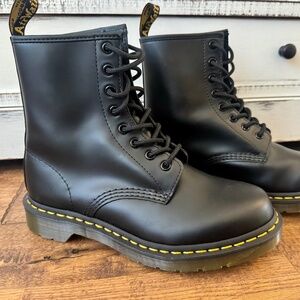 New Dr. Martens 1460 Smooth Leather Lace Up Boots Black Women's Size 8